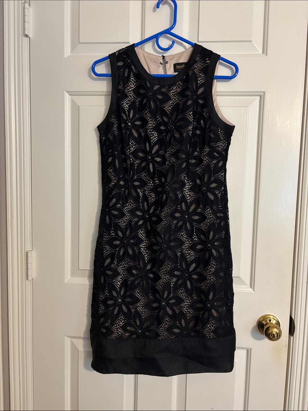 Laundry by Shelli Segal Sleeveless Black Lace Dress Size 10